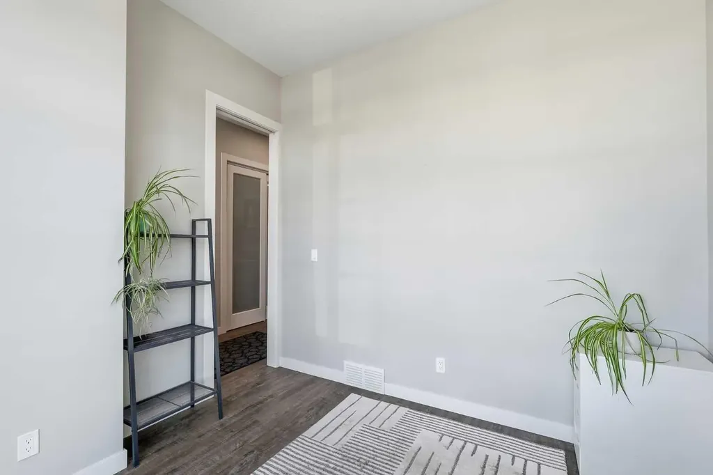 4609 72 Street NW Calgary AB T3B 2L3