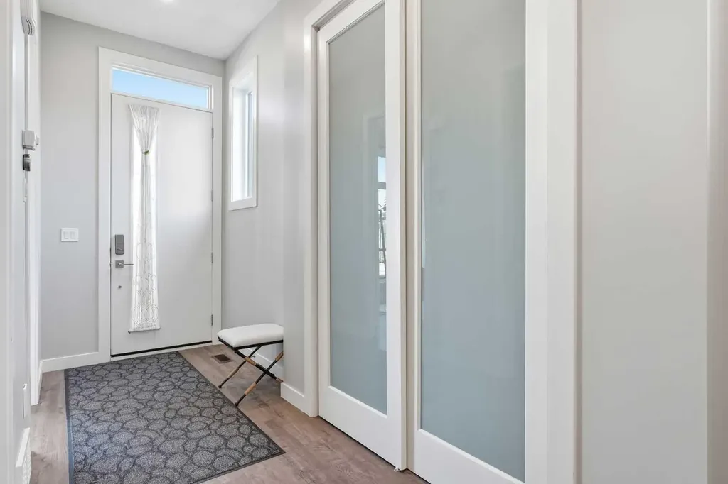 4609 72 Street NW Calgary AB T3B 2L3