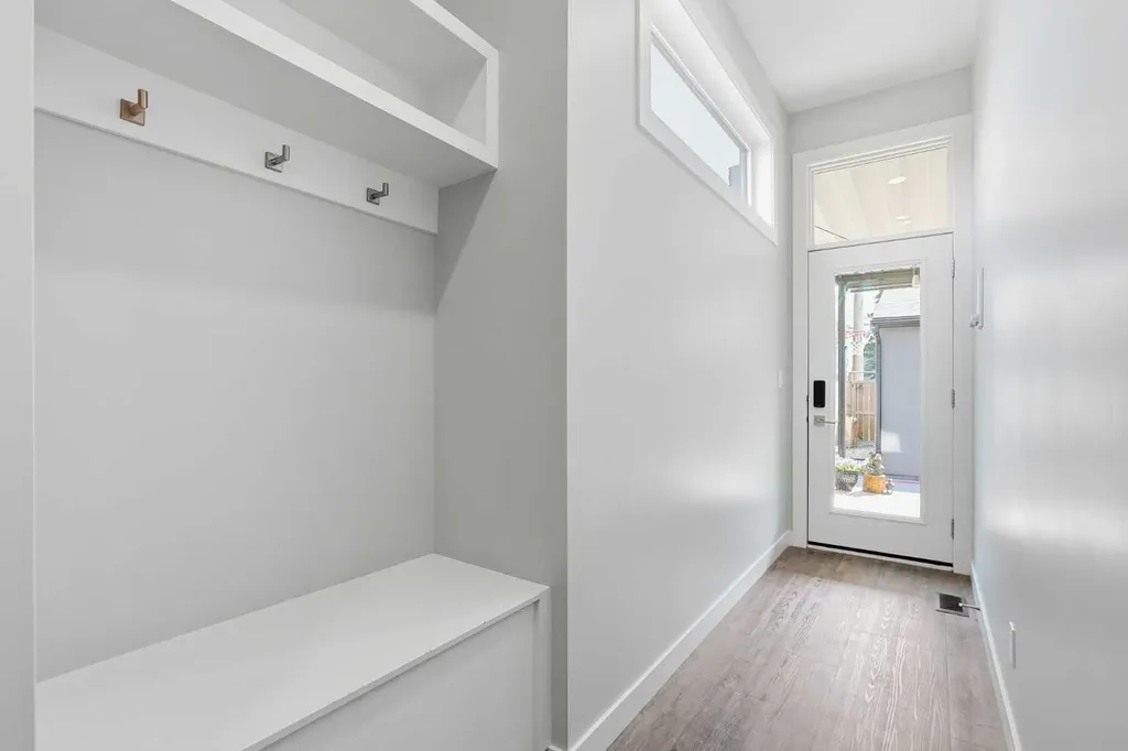 4609 72 Street NW Calgary AB T3B 2L3