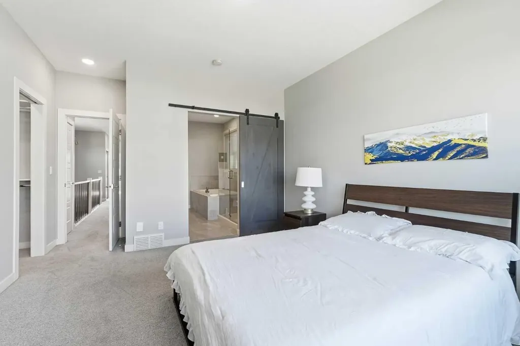 4609 72 Street NW Calgary AB T3B 2L3