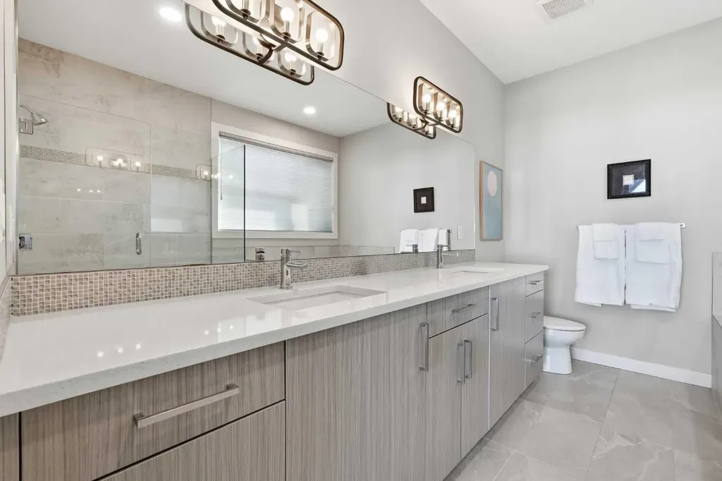 4609 72 Street NW Calgary AB T3B 2L3