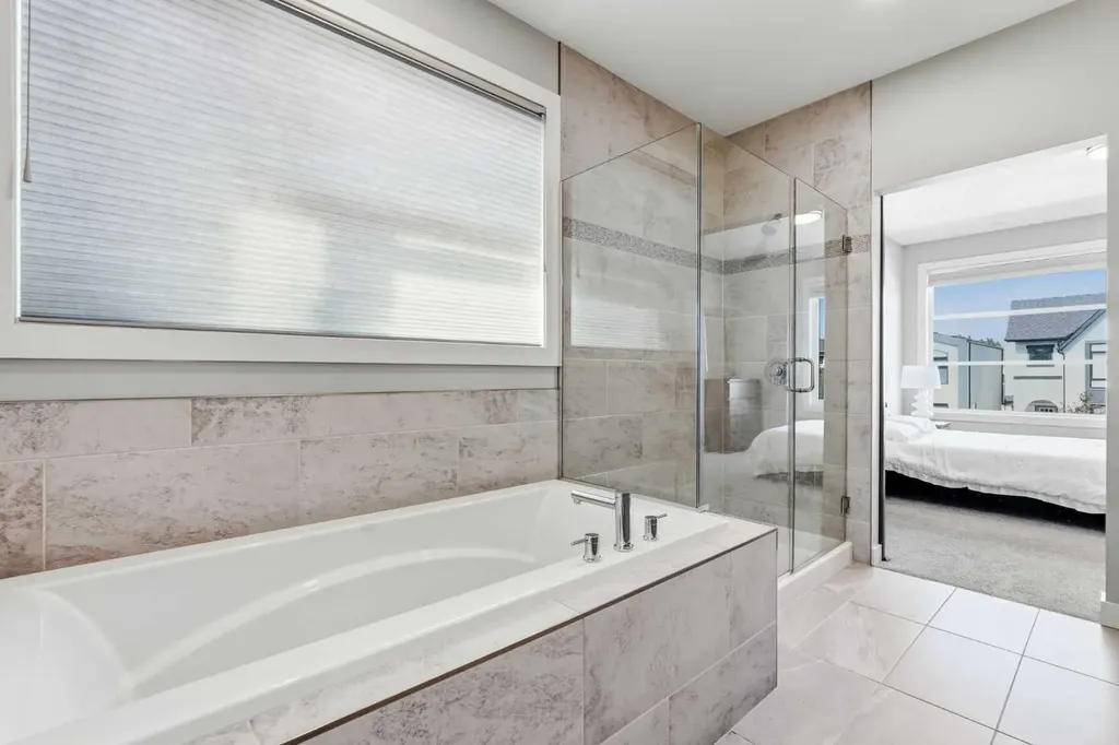 4609 72 Street NW Calgary AB T3B 2L3