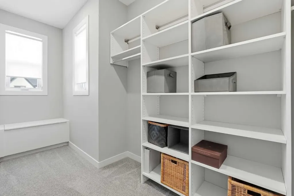 4609 72 Street NW Calgary AB T3B 2L3