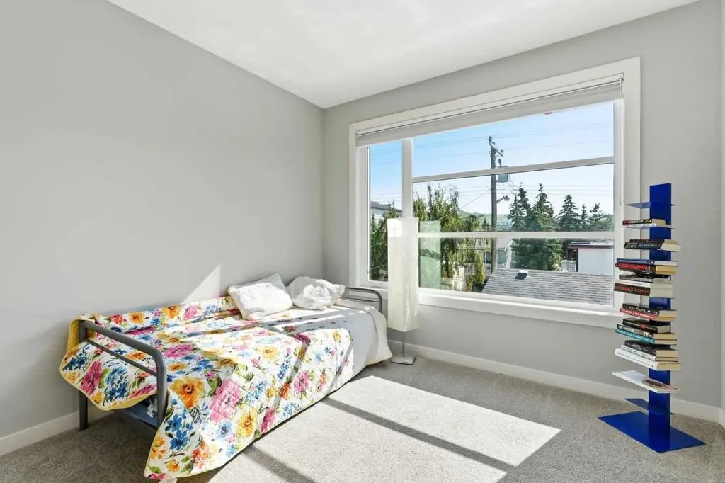 4609 72 Street NW Calgary AB T3B 2L3