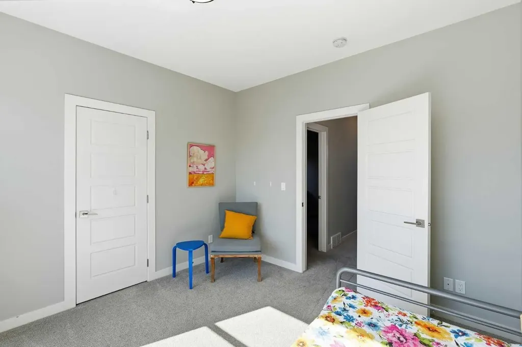 4609 72 Street NW Calgary AB T3B 2L3