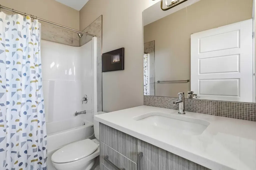 4609 72 Street NW Calgary AB T3B 2L3