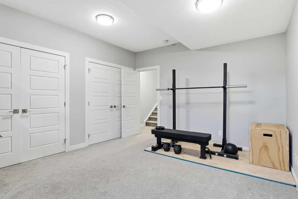 4609 72 Street NW Calgary AB T3B 2L3