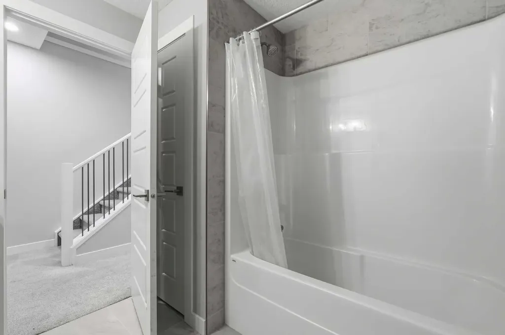 4609 72 Street NW Calgary AB T3B 2L3