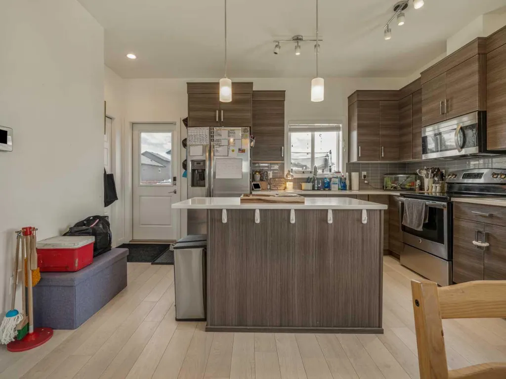 354 Mildred Dobbs Boulevard N Lethbridge AB T1H7G4