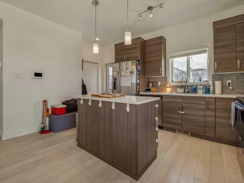 354 Mildred Dobbs Boulevard N Lethbridge AB T1H7G4