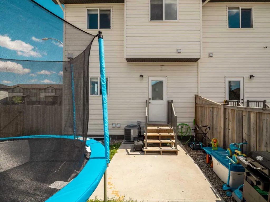 354 Mildred Dobbs Boulevard N Lethbridge AB T1H7G4