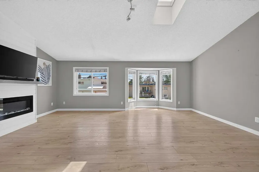 2220 29 Street SW Calgary AB T2E2K2