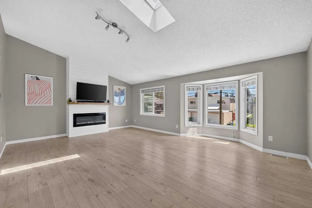 2220 29 Street SW Calgary AB T2E2K2