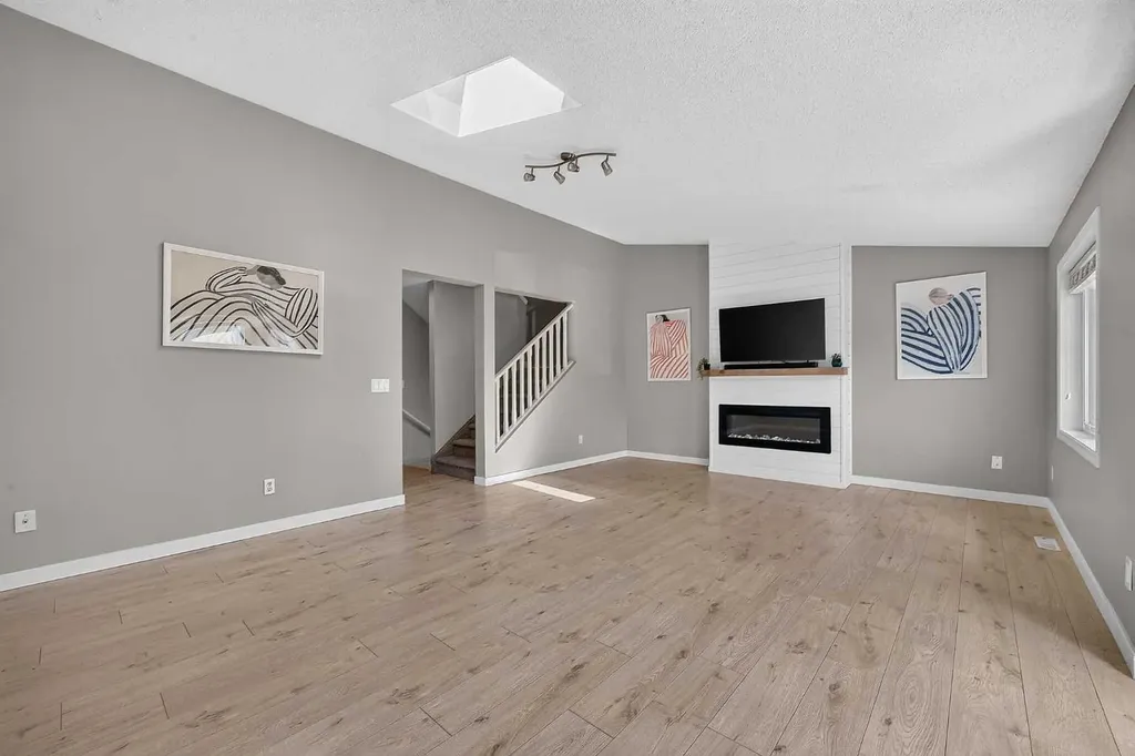 2220 29 Street SW Calgary AB T2E2K2