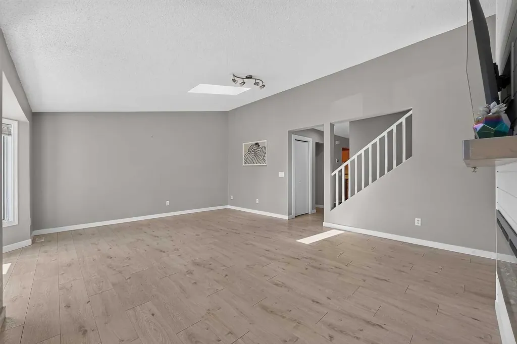 2220 29 Street SW Calgary AB T2E2K2