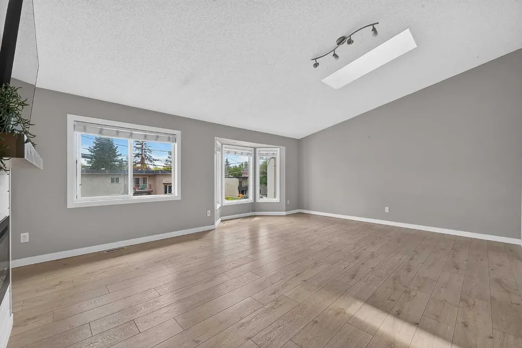 2220 29 Street SW Calgary AB T2E2K2