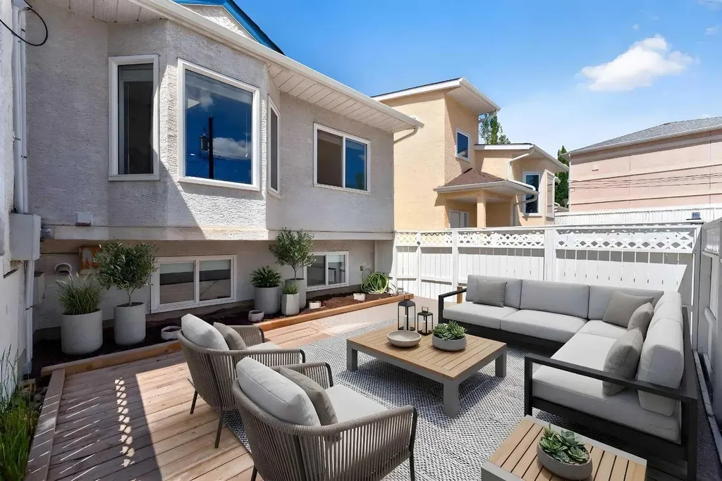 2220 29 Street SW Calgary AB T2E2K2