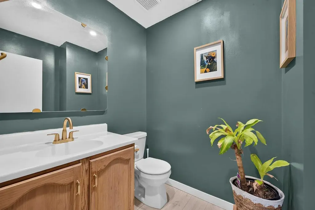 2220 29 Street SW Calgary AB T2E2K2