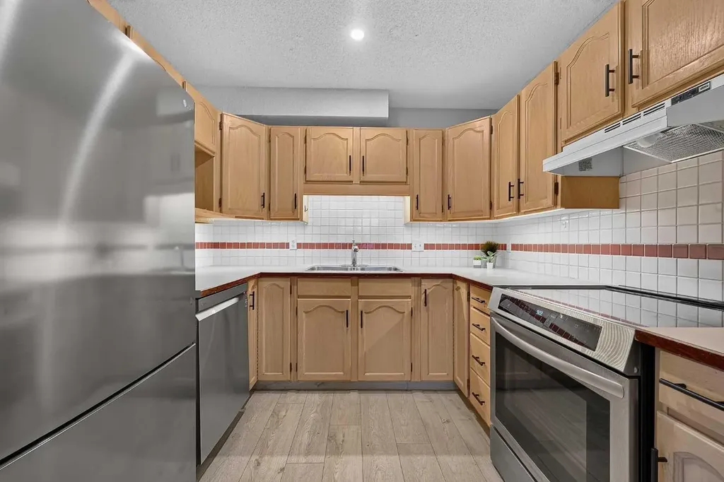 2220 29 Street SW Calgary AB T2E2K2
