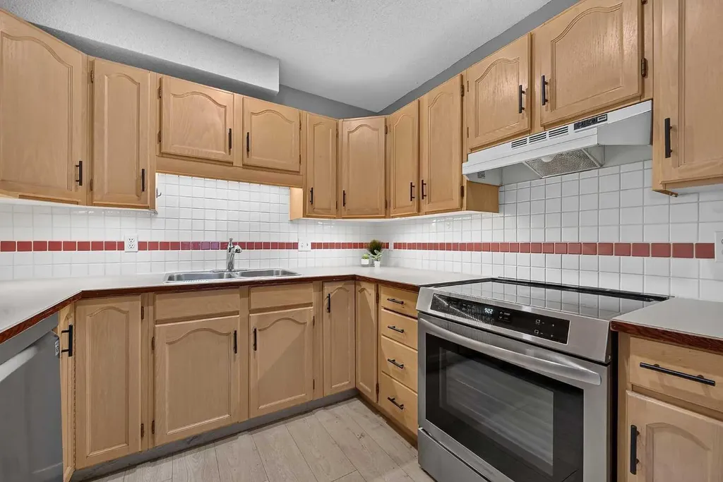 2220 29 Street SW Calgary AB T2E2K2