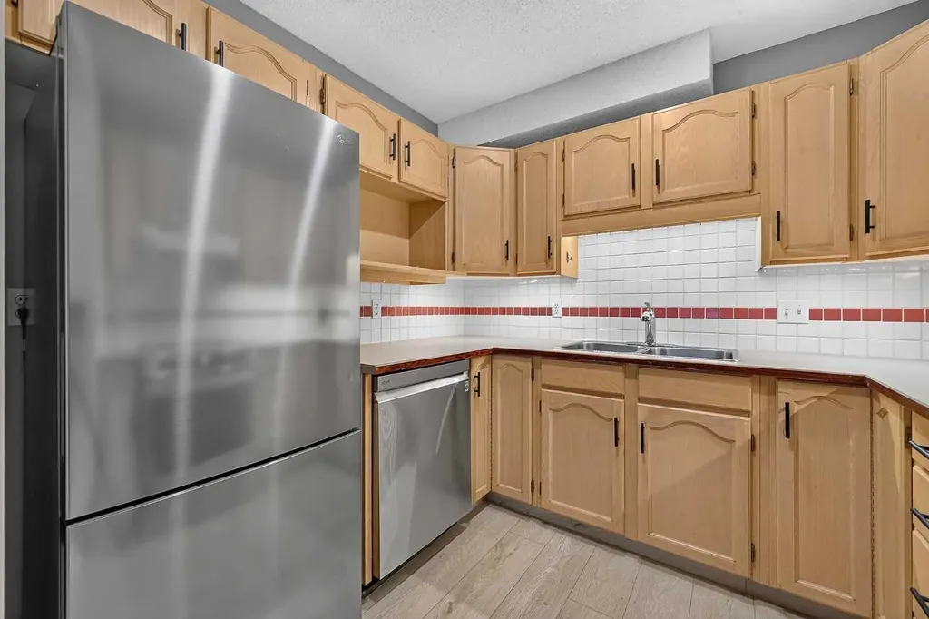 2220 29 Street SW Calgary AB T2E2K2