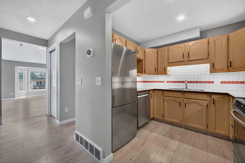 2220 29 Street SW Calgary AB T2E2K2