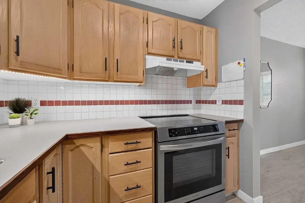 2220 29 Street SW Calgary AB T2E2K2