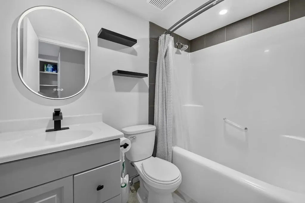 2220 29 Street SW Calgary AB T2E2K2