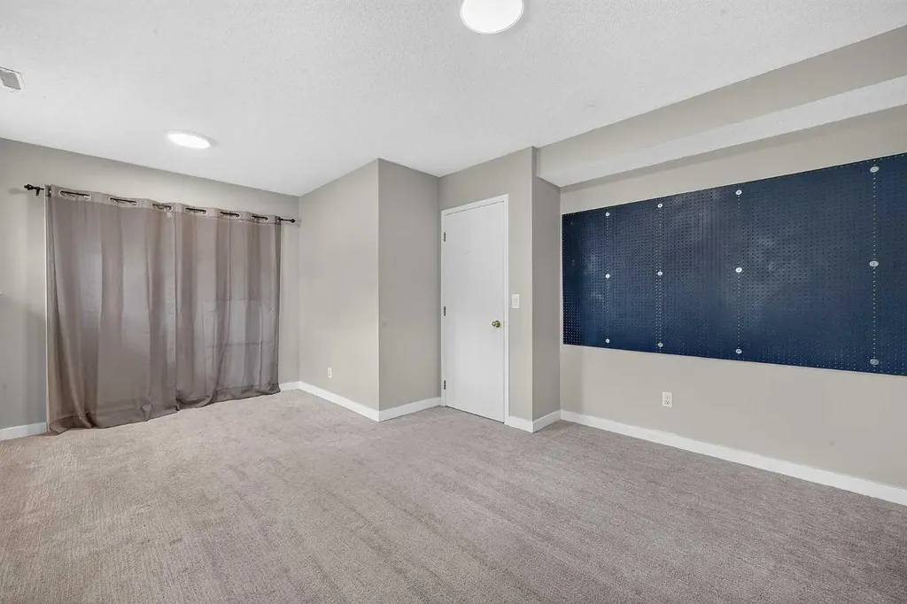 2220 29 Street SW Calgary AB T2E2K2