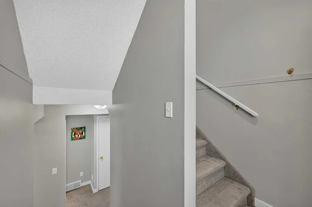 2220 29 Street SW Calgary AB T2E2K2