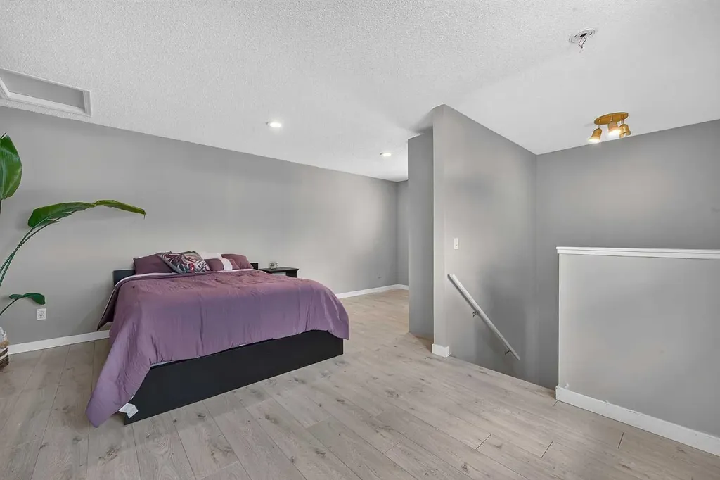 2220 29 Street SW Calgary AB T2E2K2