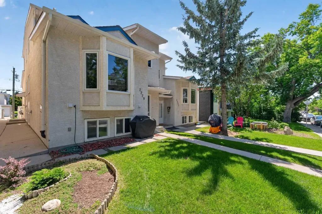 2220 29 Street SW Calgary AB T2E2K2