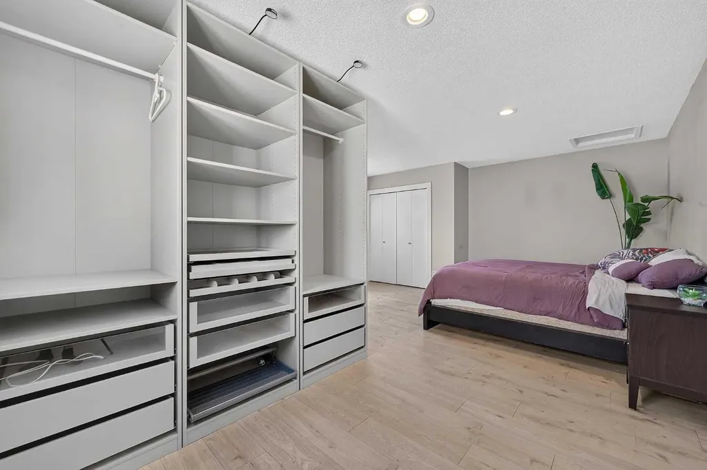 2220 29 Street SW Calgary AB T2E2K2