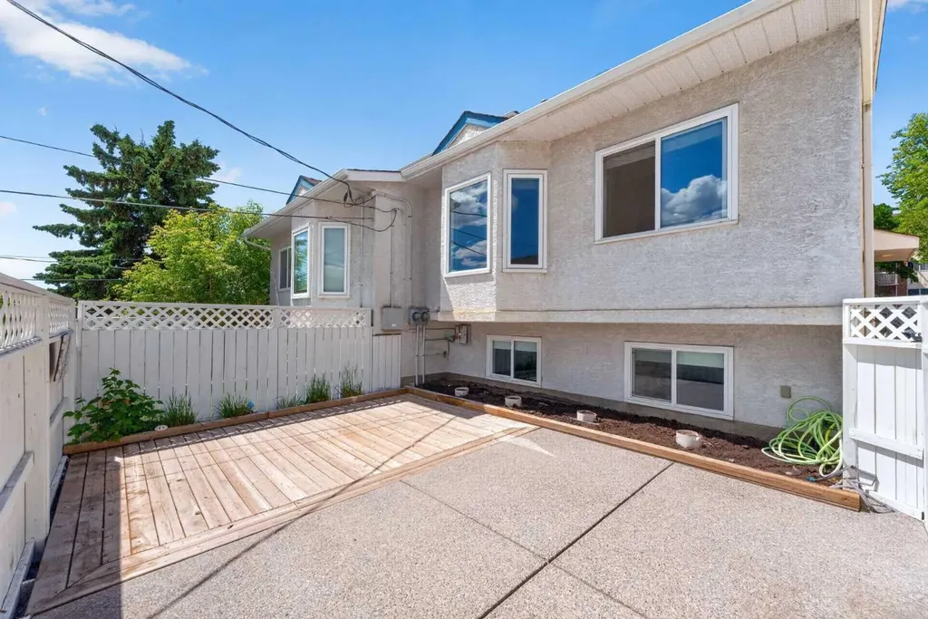 2220 29 Street SW Calgary AB T2E2K2
