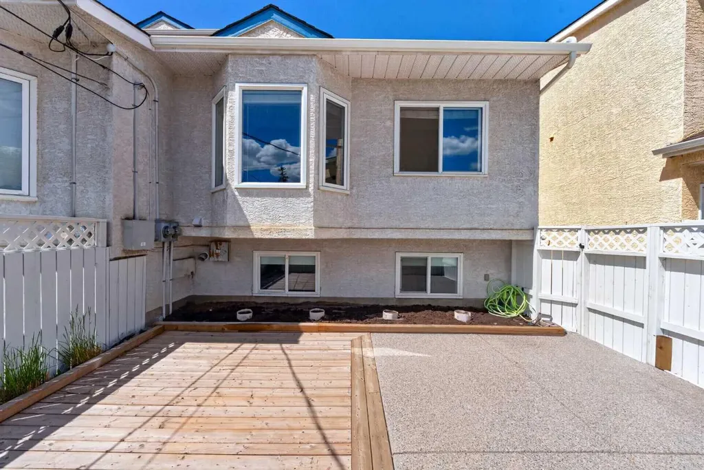 2220 29 Street SW Calgary AB T2E2K2