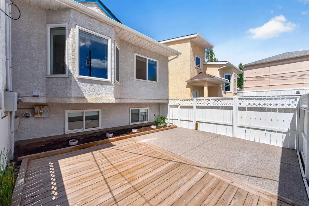 2220 29 Street SW Calgary AB T2E2K2