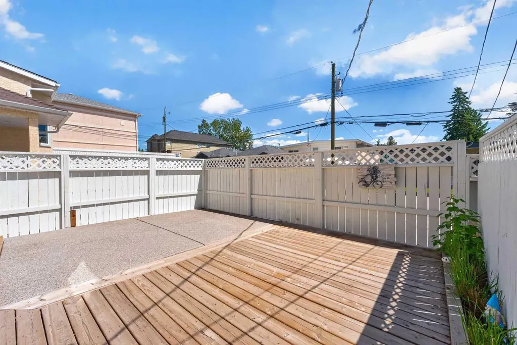 2220 29 Street SW Calgary AB T2E2K2