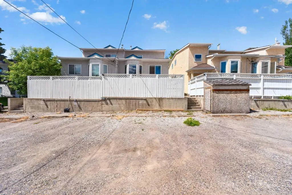 2220 29 Street SW Calgary AB T2E2K2