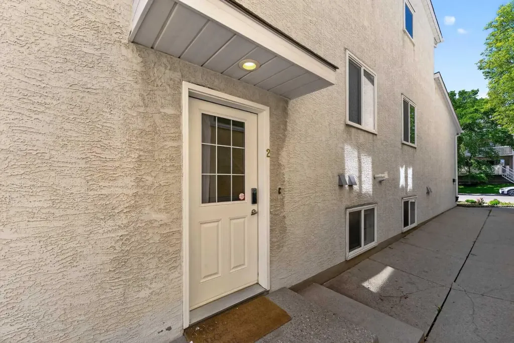 2220 29 Street SW Calgary AB T2E2K2