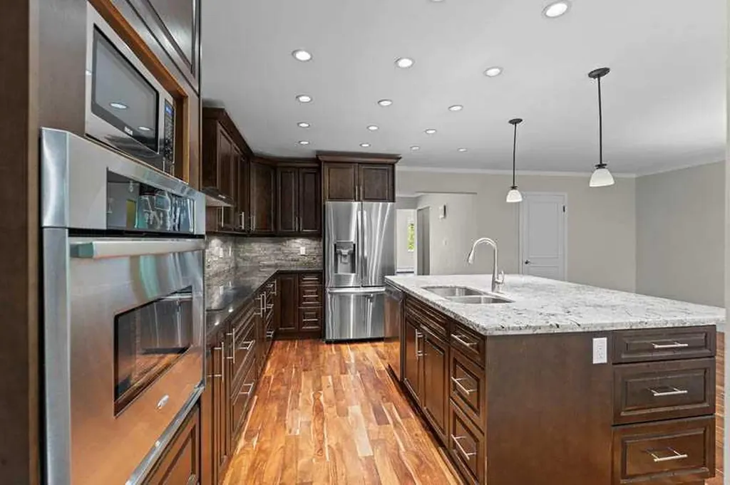 3130 66 Avenue SW Calgary AB T3E 5K3