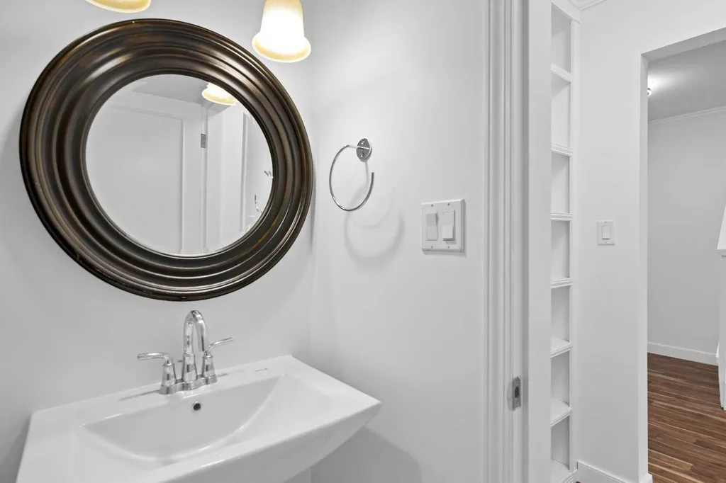3130 66 Avenue SW Calgary AB T3E 5K3