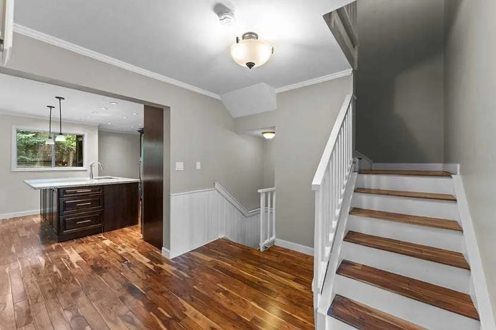 3130 66 Avenue SW Calgary AB T3E 5K3