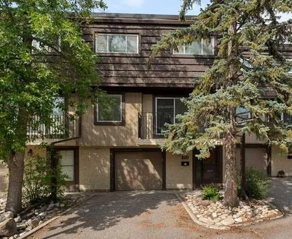 3130 66 Avenue SW Calgary AB T3E 5K3