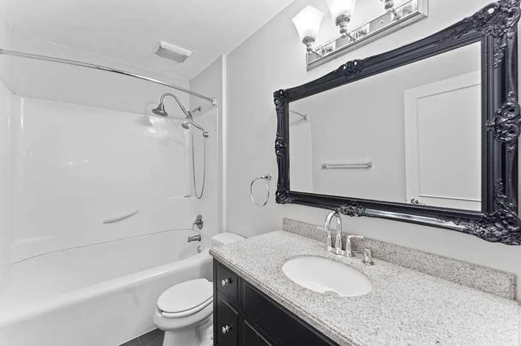 3130 66 Avenue SW Calgary AB T3E 5K3