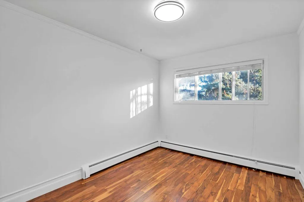 3130 66 Avenue SW Calgary AB T3E 5K3