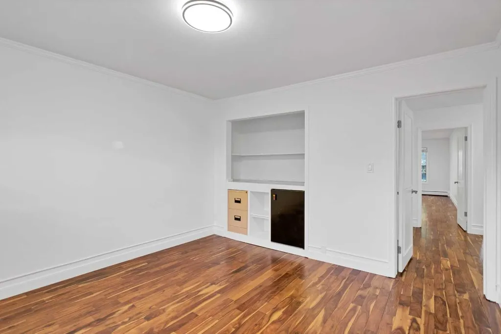 3130 66 Avenue SW Calgary AB T3E 5K3