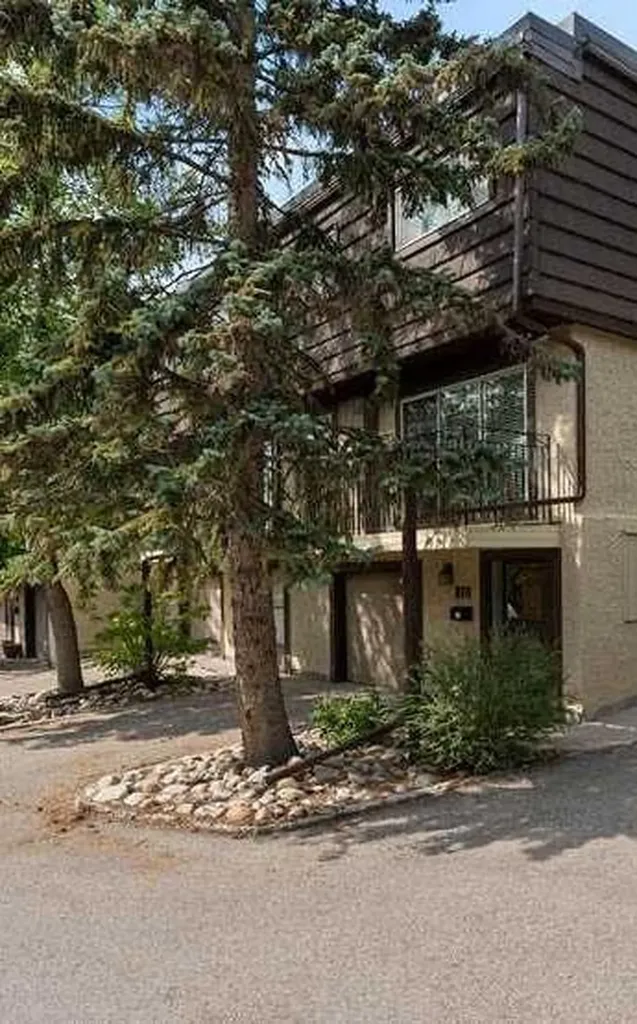 3130 66 Avenue SW Calgary AB T3E 5K3