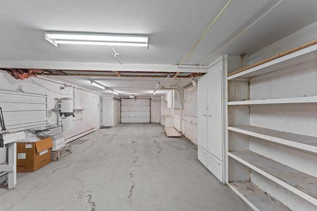 3130 66 Avenue SW Calgary AB T3E 5K3