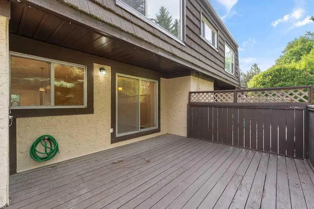 3130 66 Avenue SW Calgary AB T3E 5K3