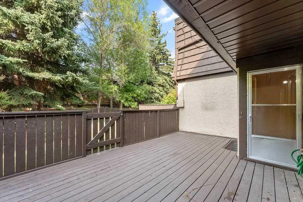 3130 66 Avenue SW Calgary AB T3E 5K3